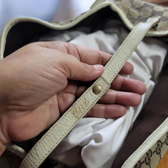 GUCCI GG Canvas Abbey Tote In PRELOVED CONDITION LEATHER HAS BEEN RETOUCHED - Picture 11 of 16